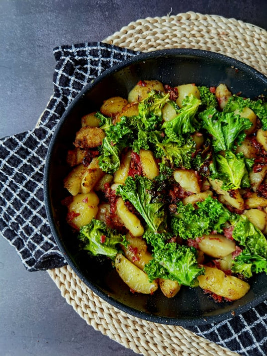 Vārīti – cepti kartupeļi ar kale kāpostiem